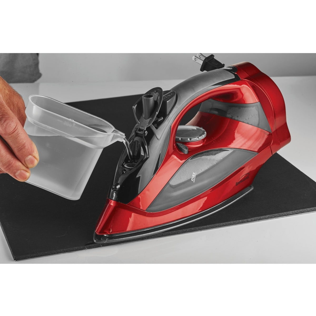 Red Steam Iron with Auto Shutoff S529056