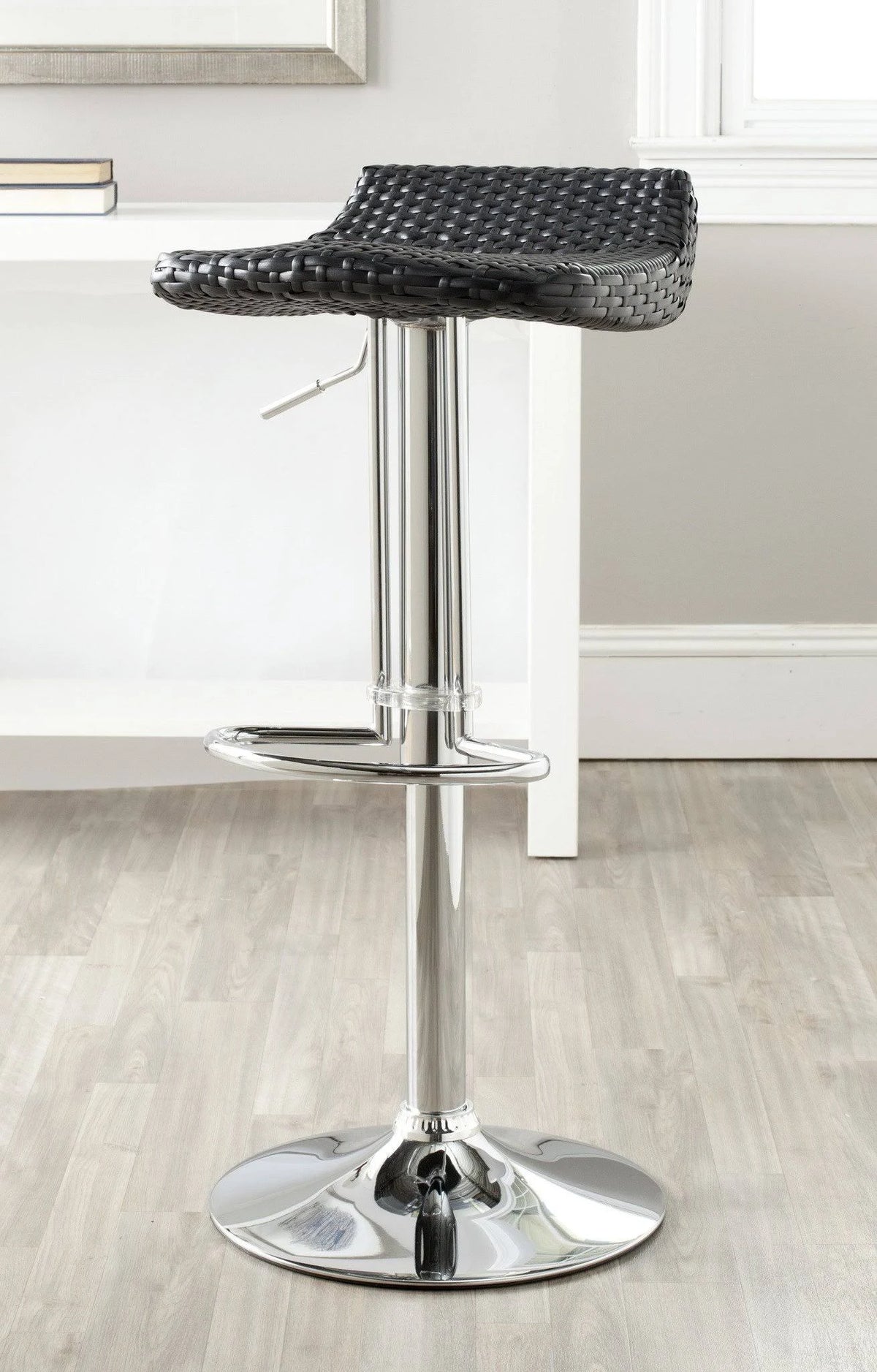 Black Swivel Bar Stool N574199