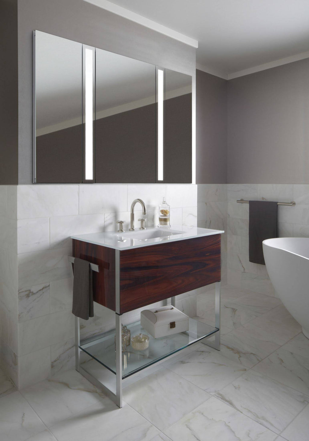 Vertical Bath Light P231