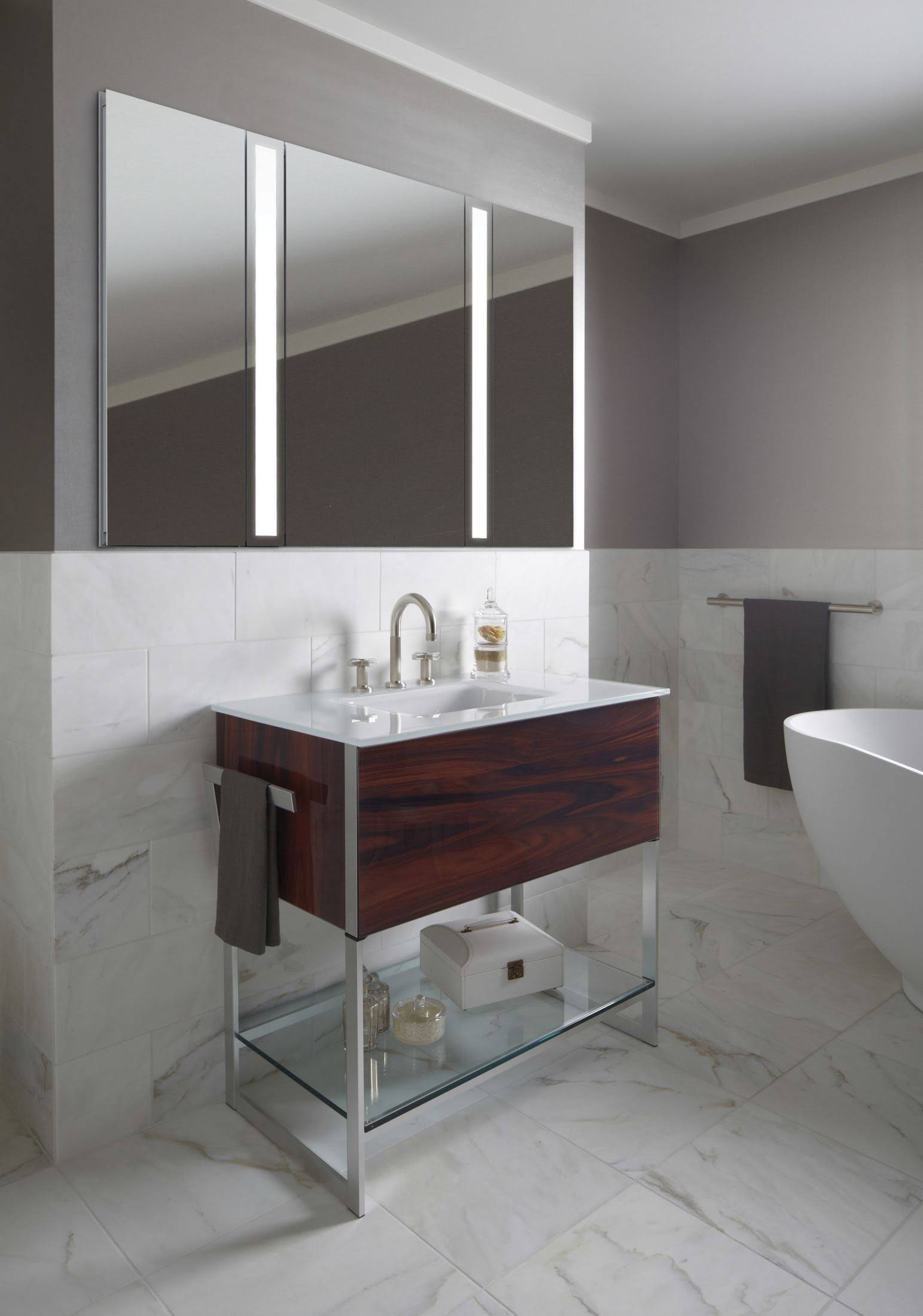 Vertical Bath Light P231