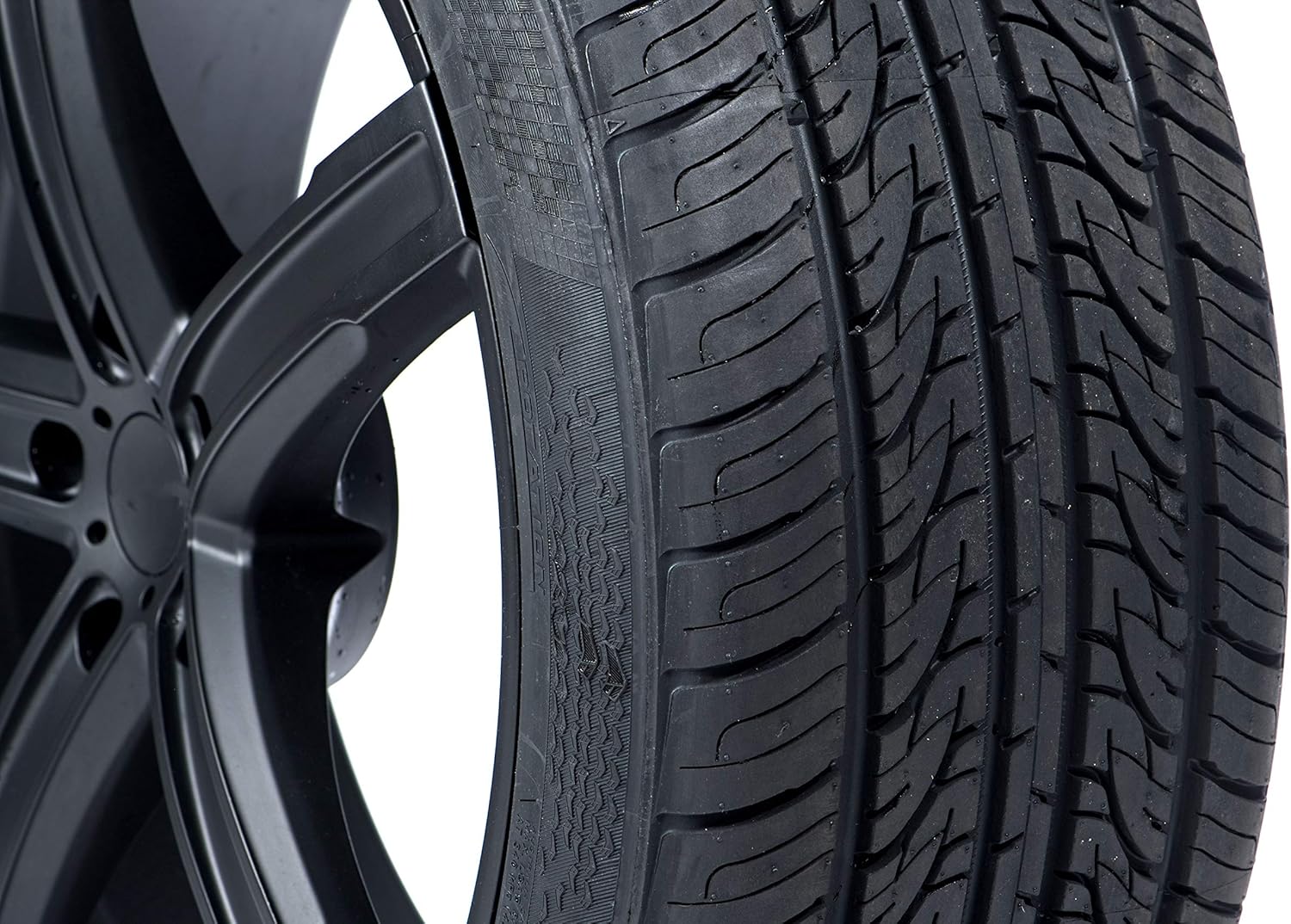 25545R20 105W All-Season Tire L2819