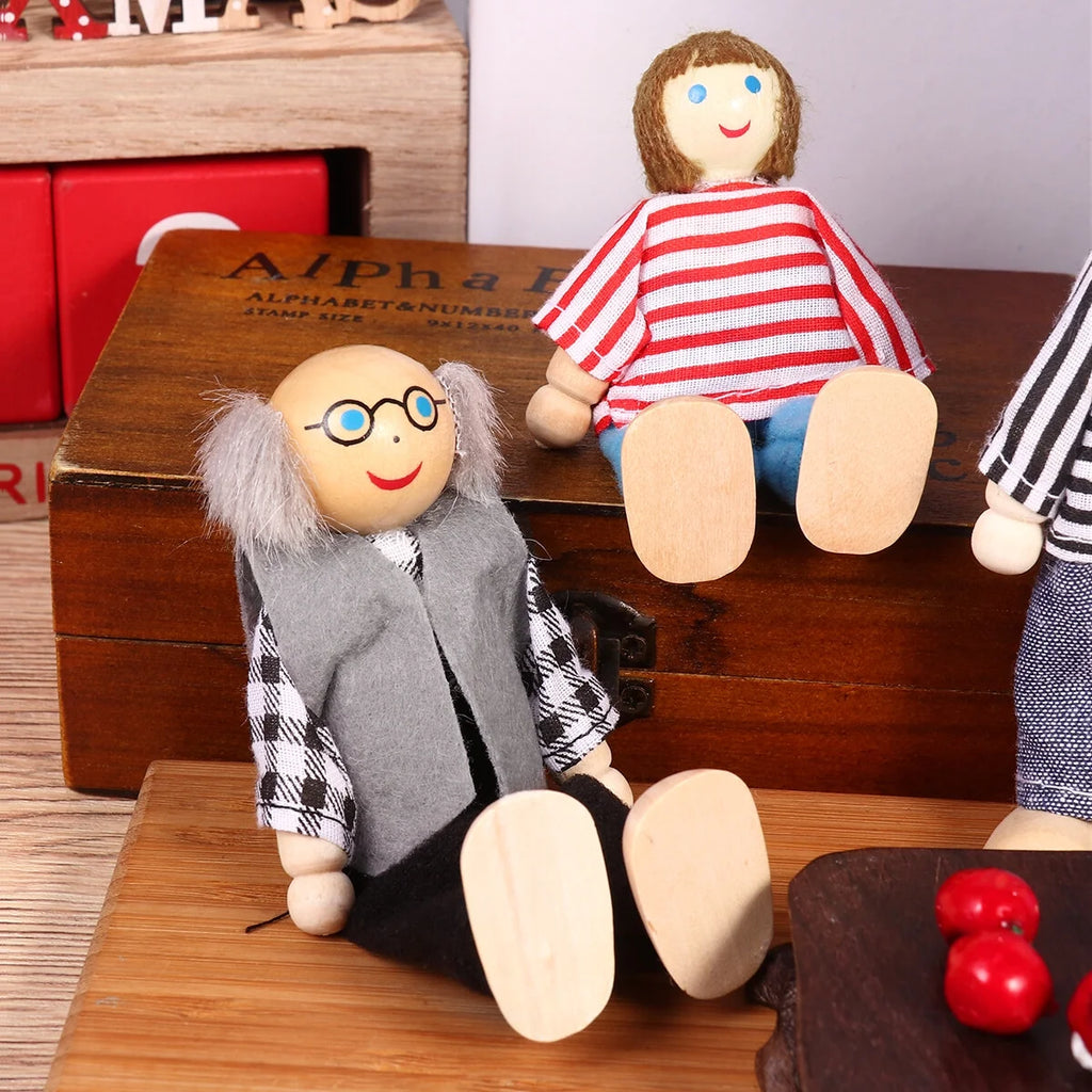 Wooden Dolls Playset Set of 7 People B126