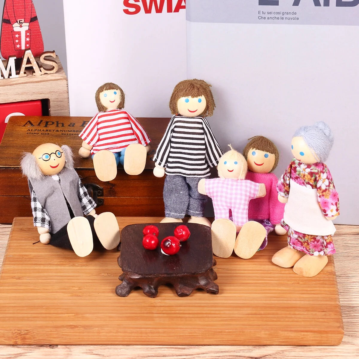 Wooden Dolls Playset Set of 7 People B126