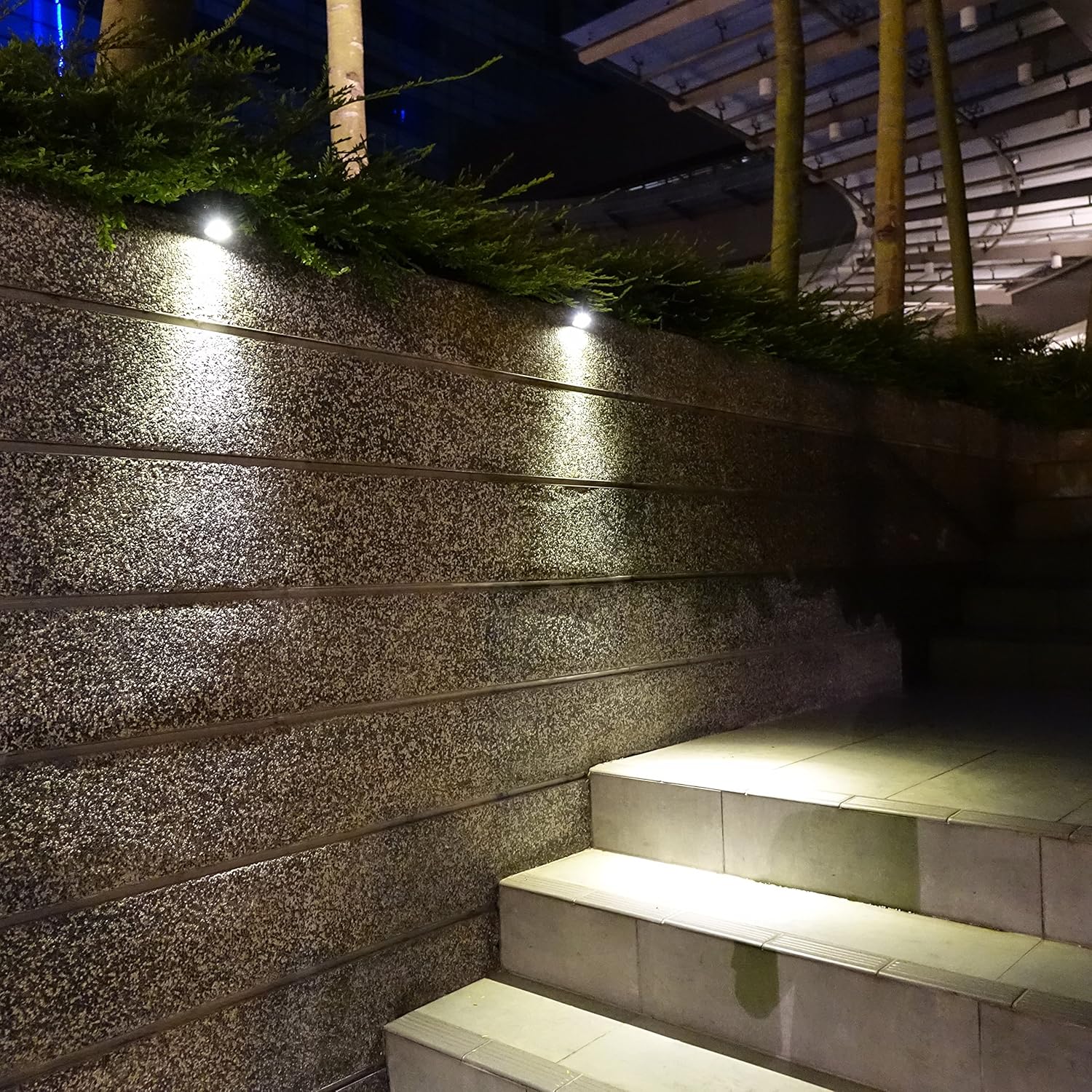 Cast Aluminium Solar-Powered LED Spotlight B9182